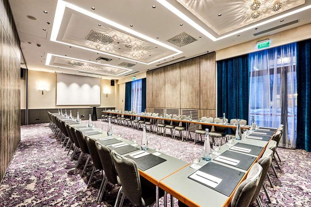Radisson Blu Hotel, Centre 4*