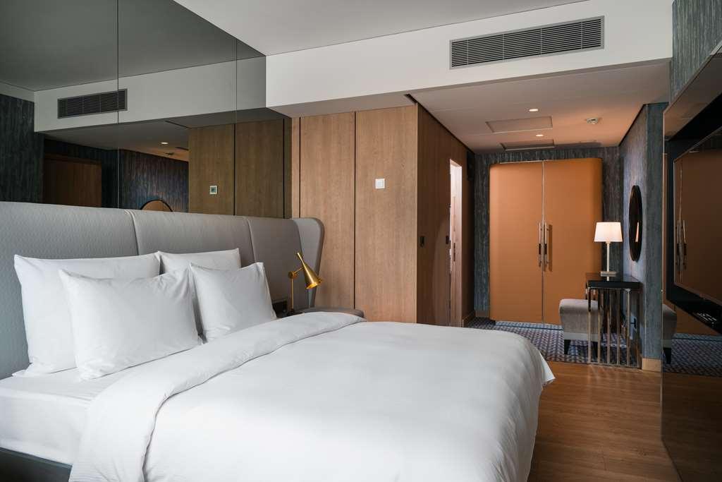 Radisson Blu Hotel, Centre Hotel 4*