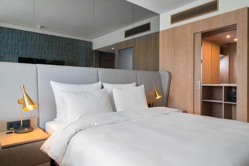 Radisson Blu Hotel, Centre 4*