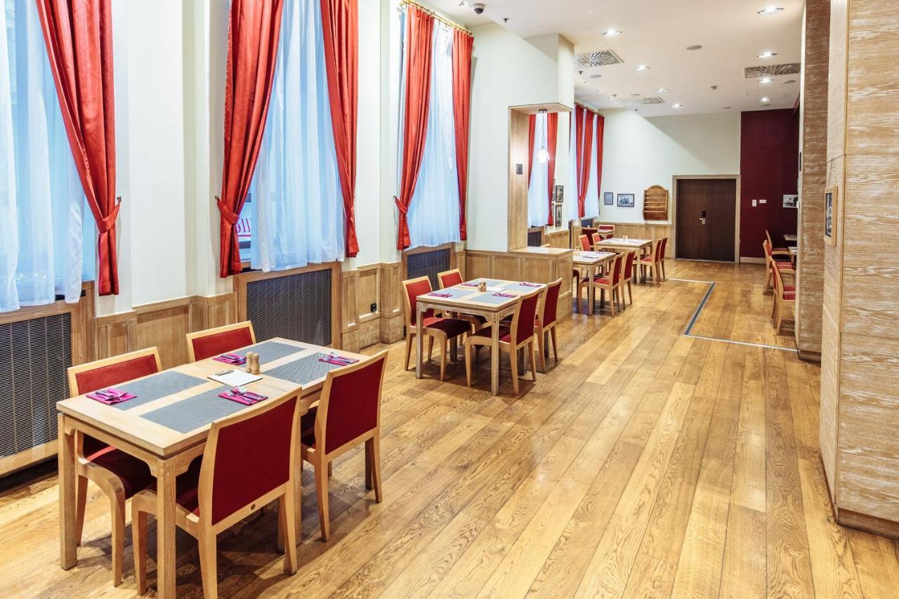 Radisson Blu Hotel, Centre Hotel 4*