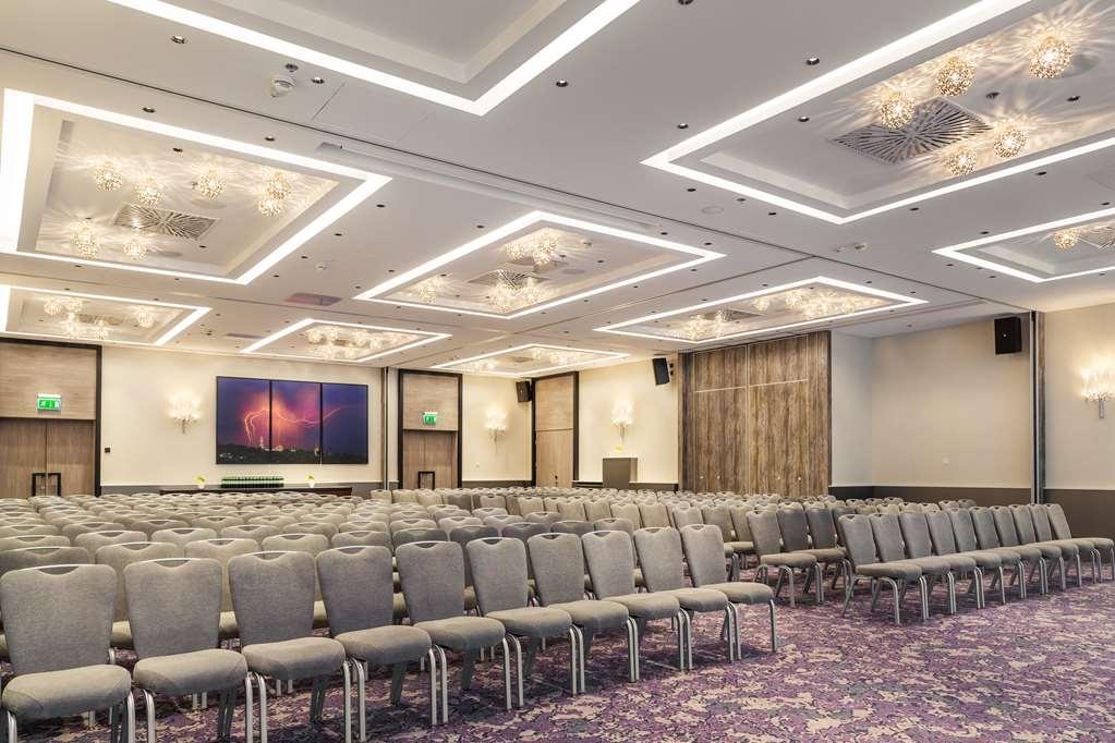 Radisson Blu Hotel, Centre Hotel 4*