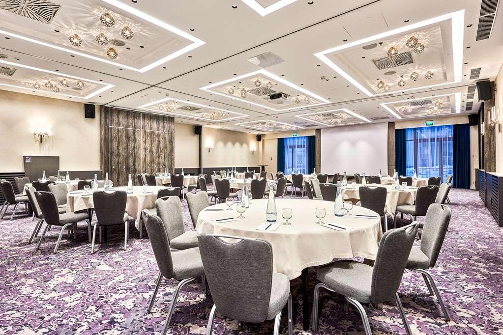 Radisson Blu Hotel, Centre Hotel 4*