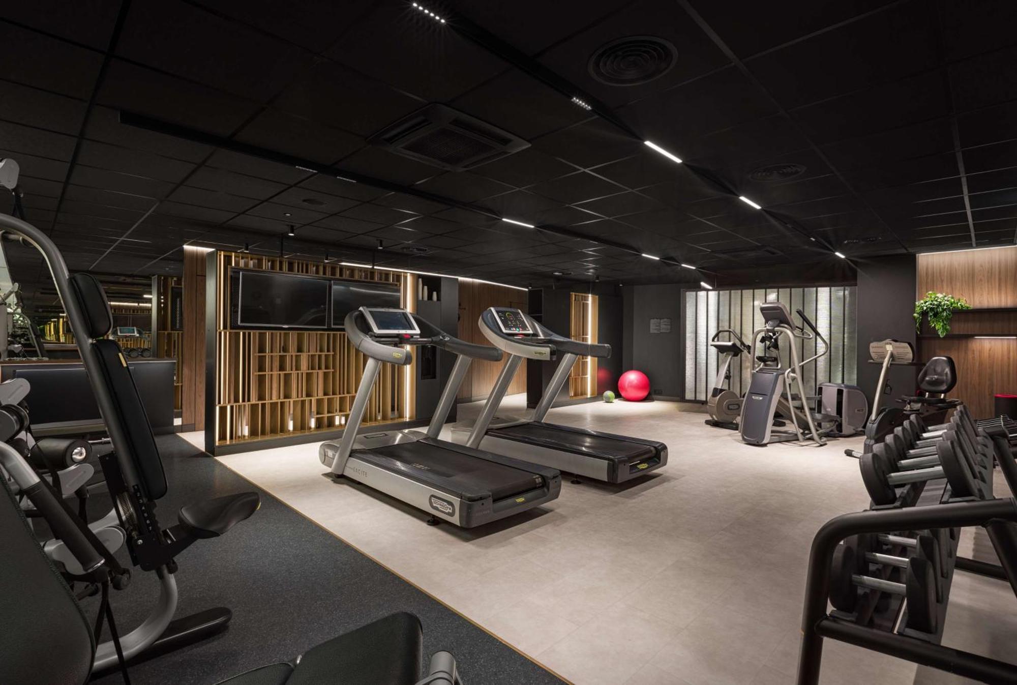 Radisson Blu Hotel, Centre 4*