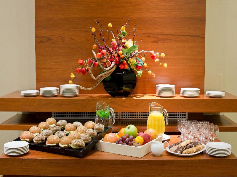 Radisson Blu Hotel, Centre 4*