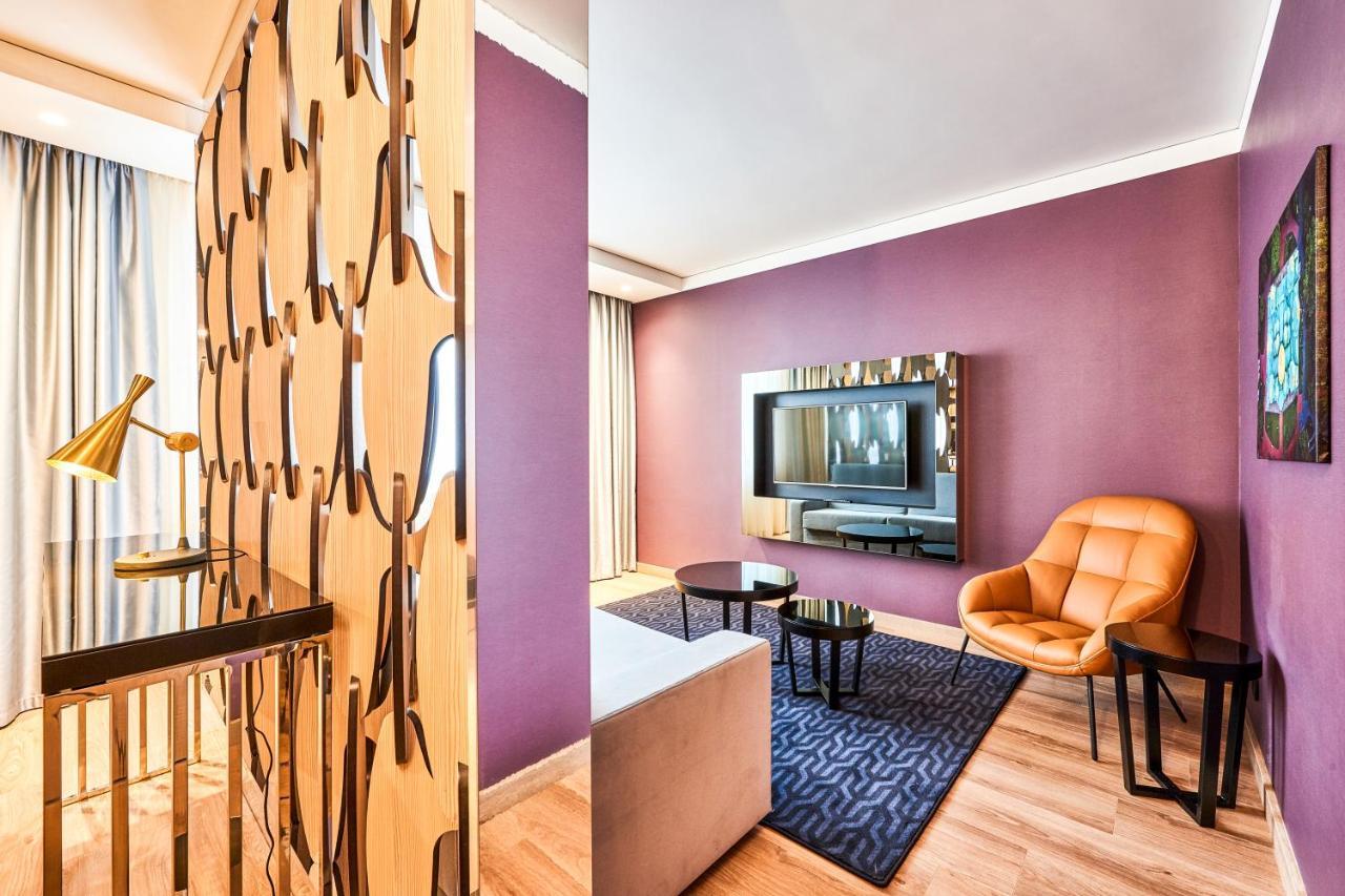 Radisson Blu Hotel, Centre 4*