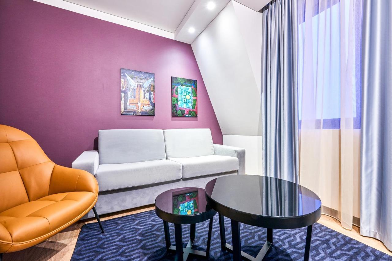 Radisson Blu Hotel, Centre 4*