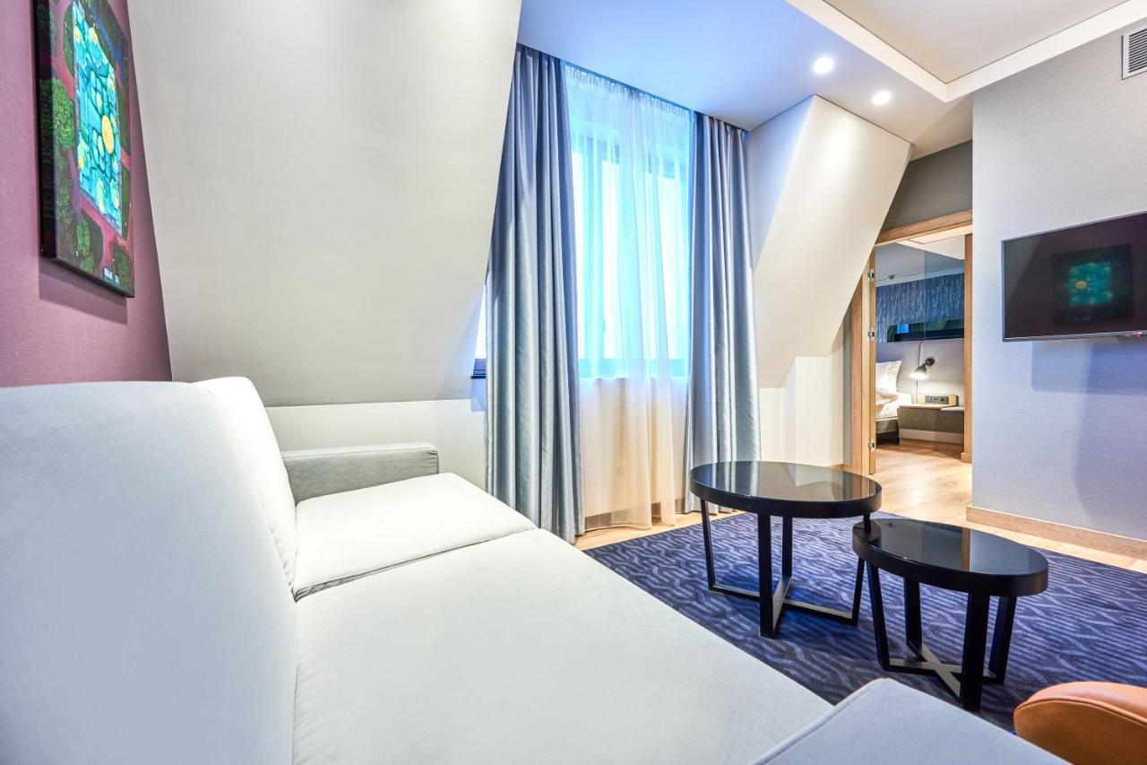 Radisson Blu Hotel, Centre Hotel 4*