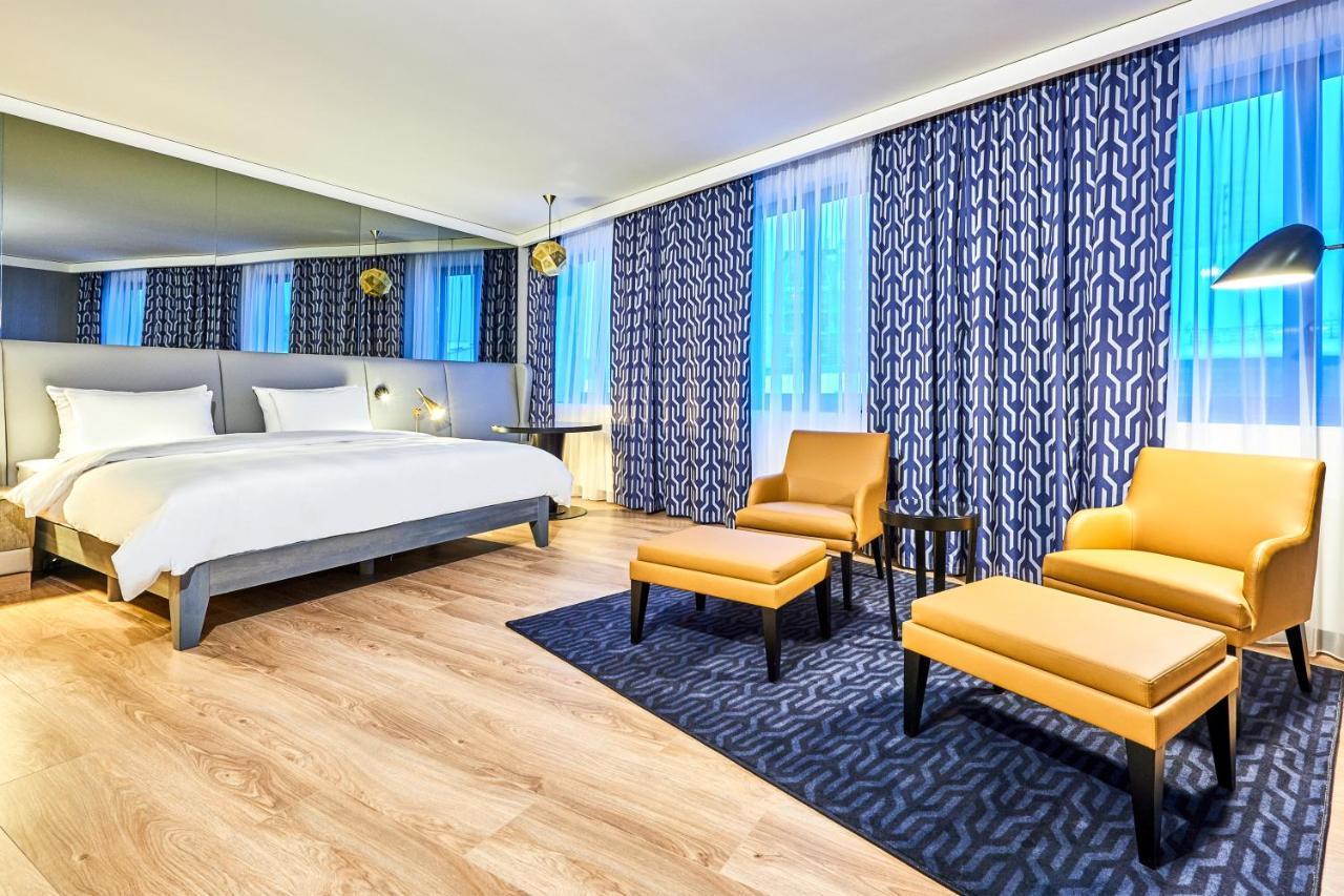 Radisson Blu Hotel, Centre Hotel 4*