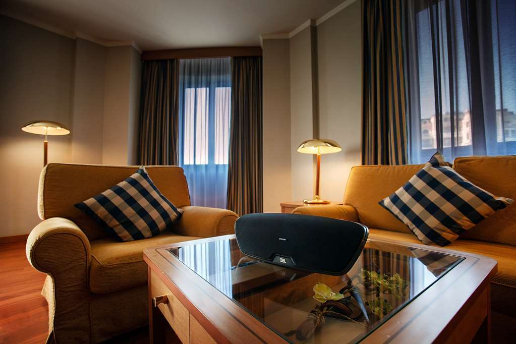Radisson Blu Hotel, Centre Hotel 4*